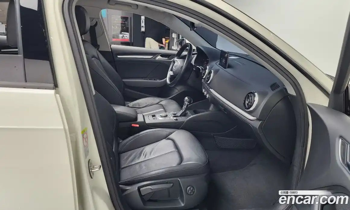 Audi A3 2015 1.6 Автомат в Москве № 212493, фото 11