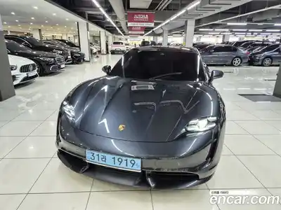 Porsche Taycan, 2022