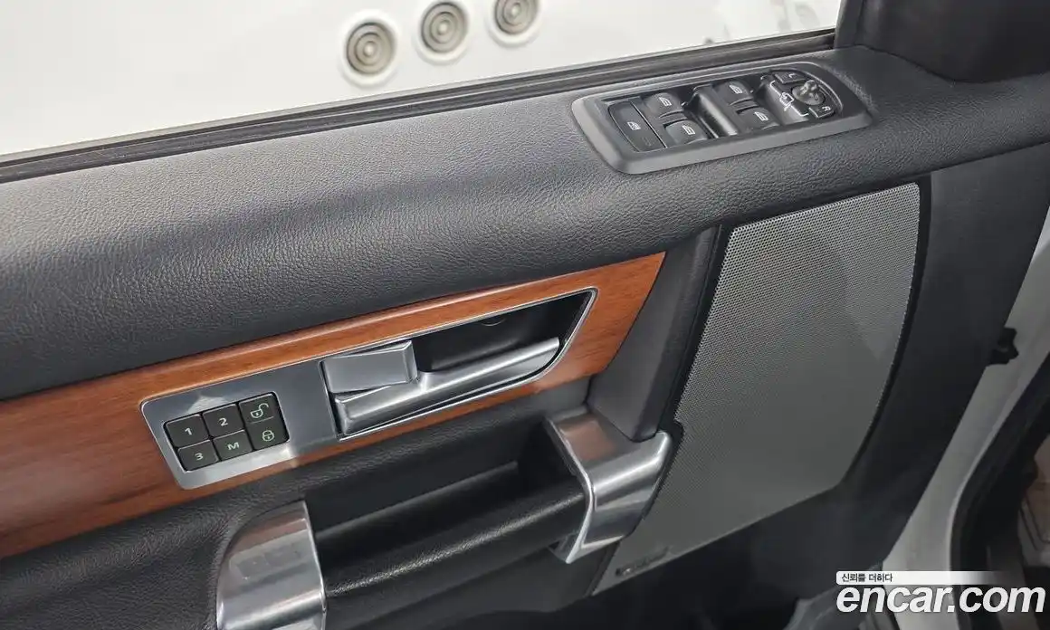 Land Rover Discovery 2016 3.0 Автомат в Москве № 213570, фото 14