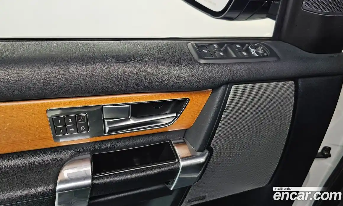 Land Rover Discovery 2015 3.0 Автомат в Москве № 213710, фото 18