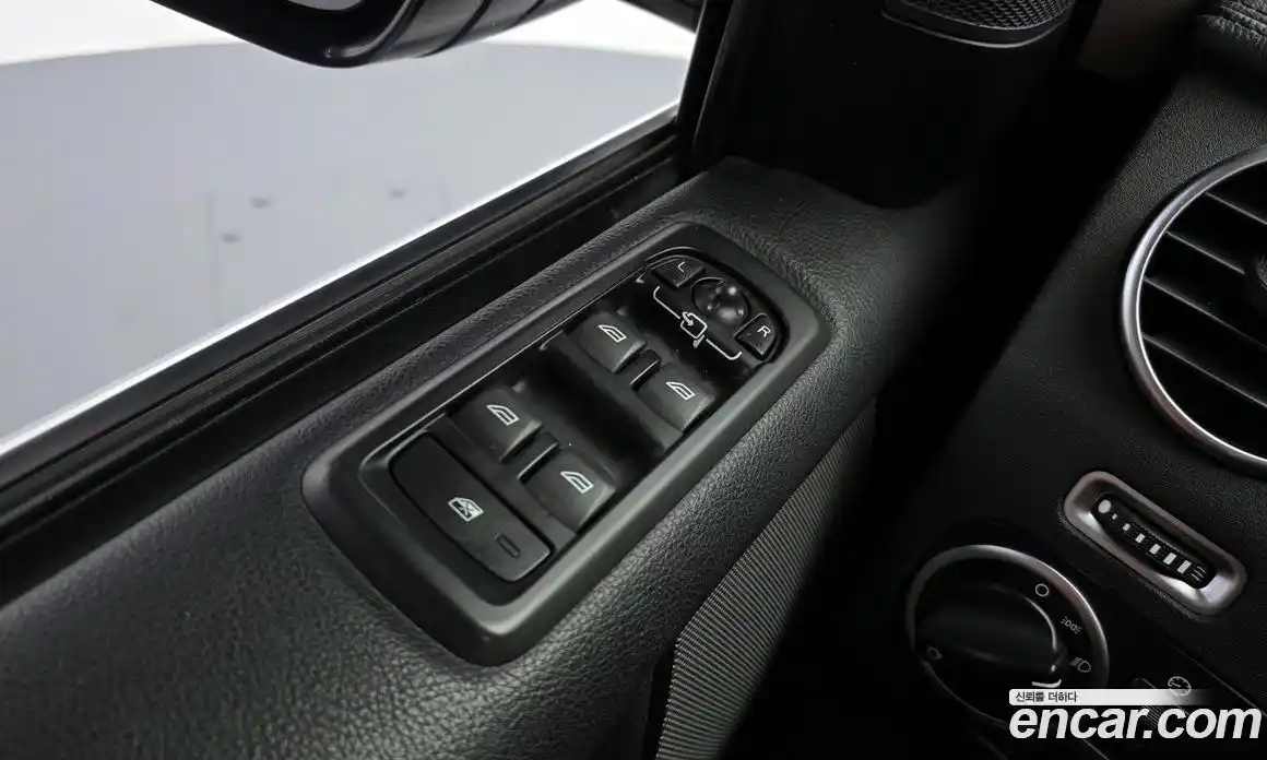 Land Rover Discovery 2015 3.0 Автомат в Москве № 213760, фото 7