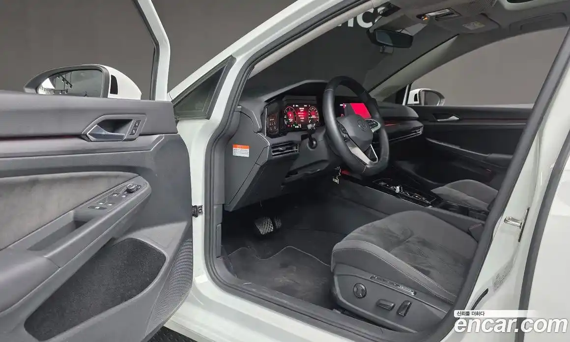 Volkswagen Golf 2023 2.0 Автомат в Москве № 214936, фото 13