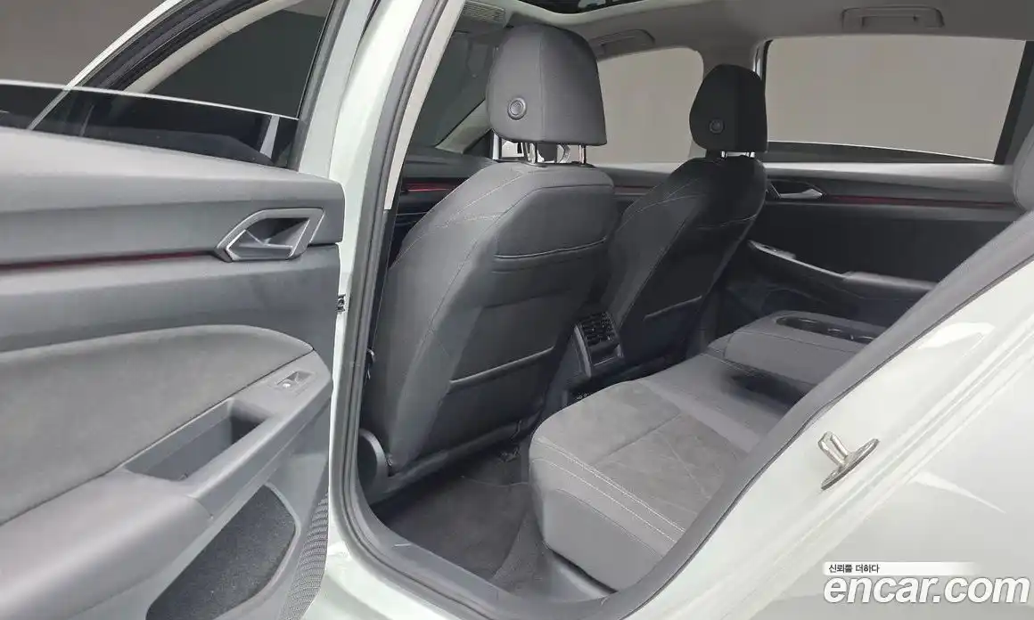 Volkswagen Golf 2023 2.0 Автомат в Москве № 214936, фото 18