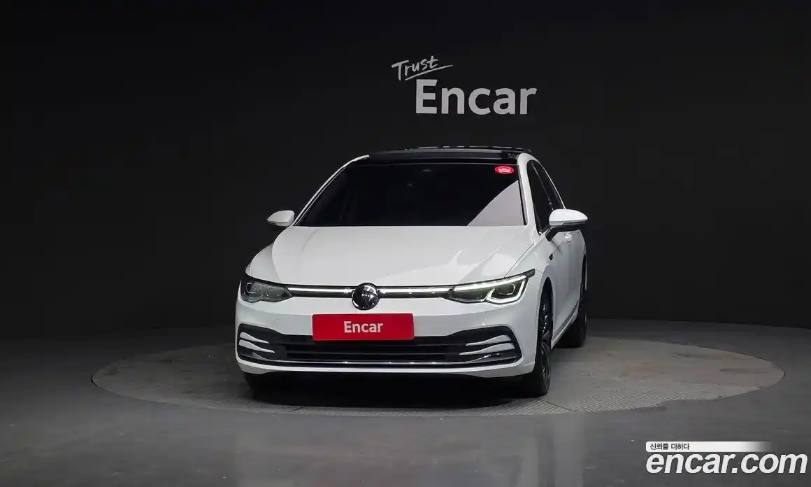 Volkswagen Golf 2023 2.0 Автомат в Москве № 214936, фото 3