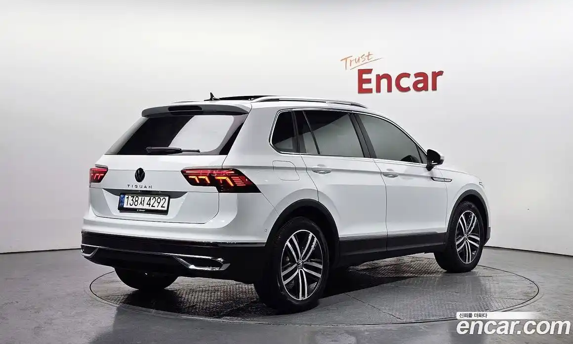 Volkswagen Tiguan 2021 2.0 Автомат в Москве № 215100, фото 11
