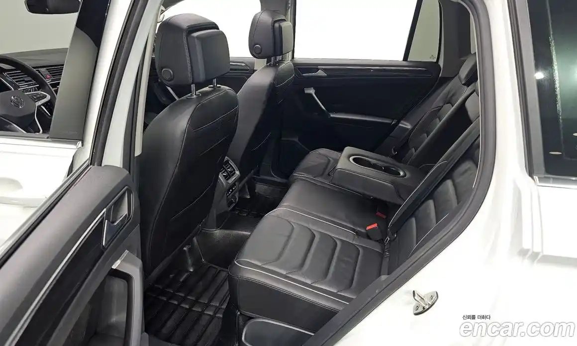 Volkswagen Tiguan 2021 2.0 Автомат в Москве № 215100, фото 12