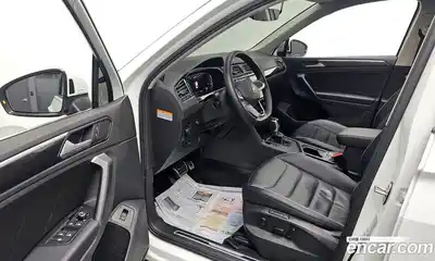 Volkswagen Tiguan 2021 2.0 Автомат в Москве № 215100, миниатюра 2