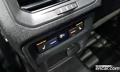 Volkswagen Tiguan 2021 2.0 Автомат в Москве № 215100, миниатюра 3