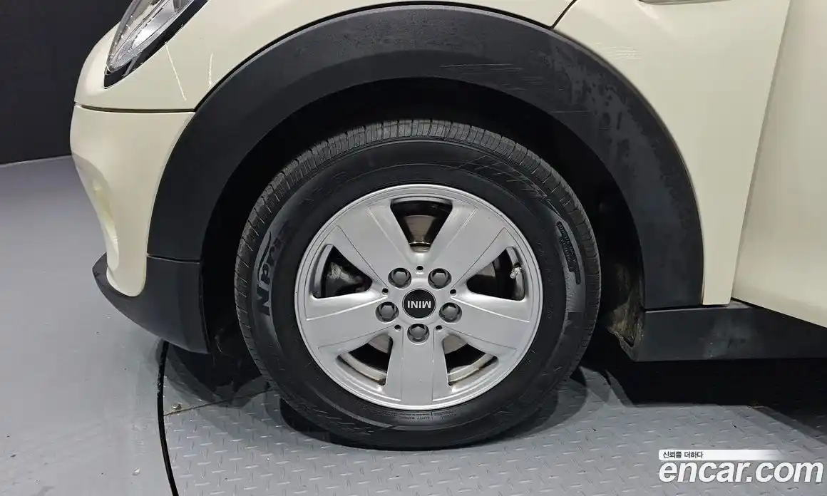 Mini Cooper 2018 1.5 Автомат в Москве № 216992, фото 14