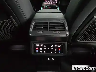 Audi Q8 e-tron 2024 0.3 Автомат в Москве № 230291, миниатюра 11