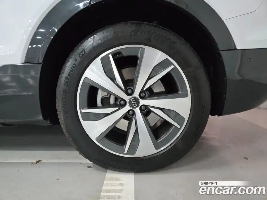 Audi Q8 e-tron 2024 0.3 Автомат в Москве № 230291, фото 5