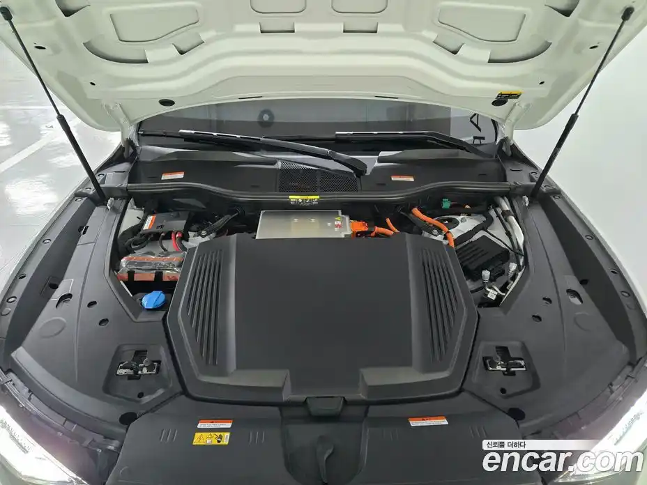 Audi Q8 e-tron 2024 0.3 Автомат в Москве № 230291, фото 6