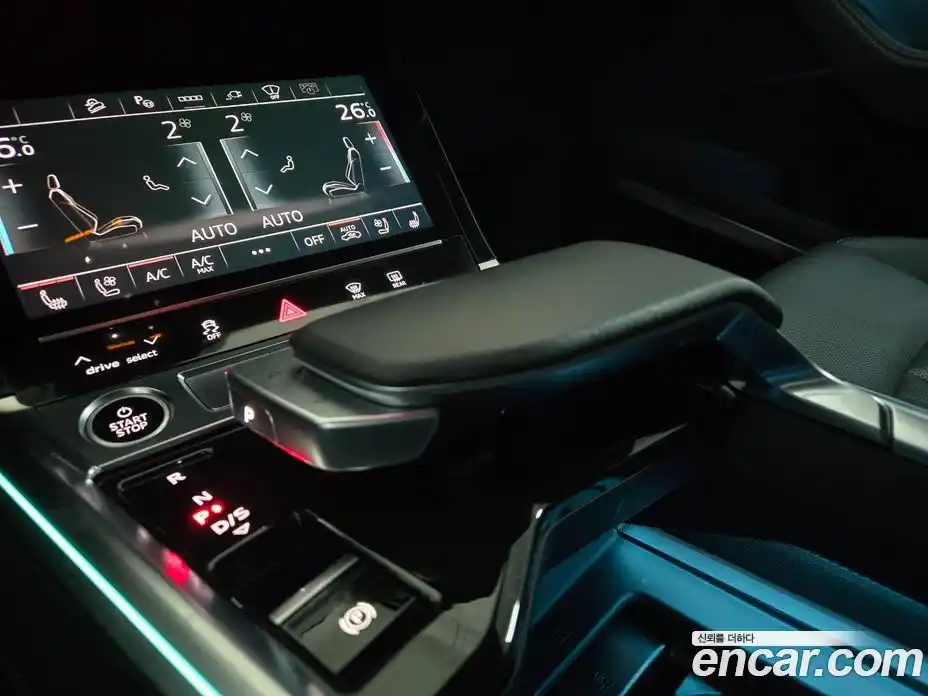 Audi Q8 e-tron 2024 0.3 Автомат в Москве № 230291, фото 9