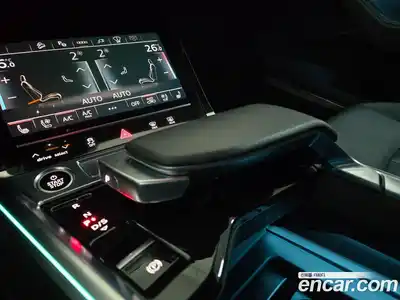 Audi Q8 e-tron 2024 0.3 Автомат в Москве № 230291, миниатюра 9