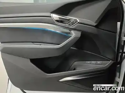 Audi Q8 e-tron 2024 0.3 Автомат в Москве № 230291, миниатюра 10