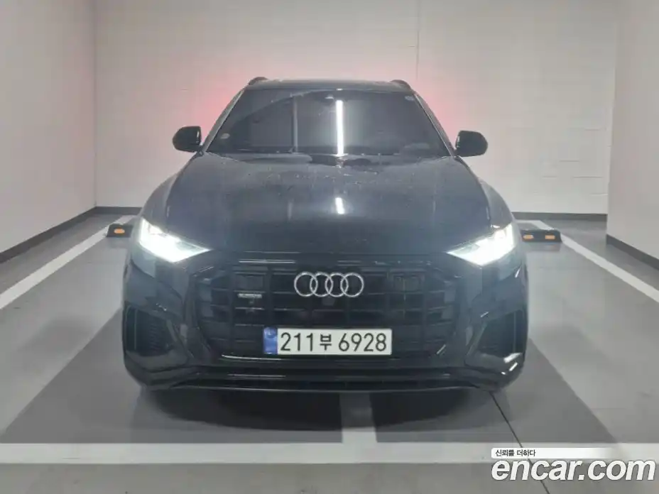 Audi Q8 2023 3.0 Автомат в Москве № 230335, фото 1
