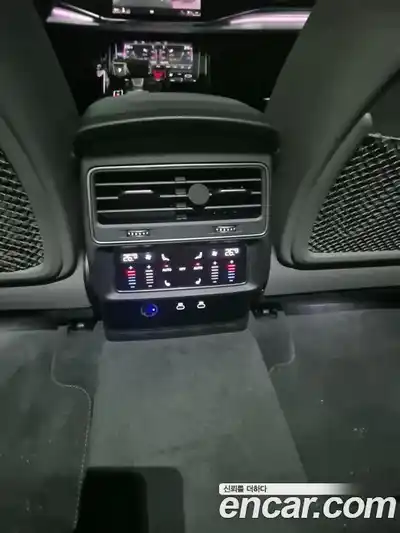 Audi Q8 2023 3.0 Автомат в Москве № 230335, миниатюра 11