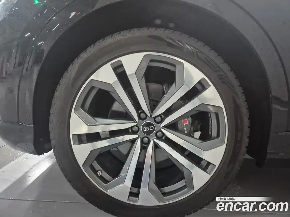 Audi Q8 2023 3.0 Автомат в Москве № 230335, фото 15