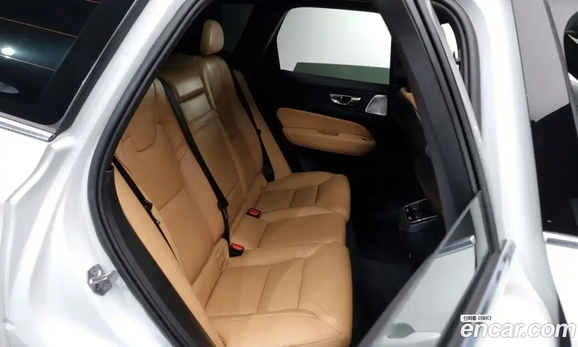 Volvo XC60 2018 2.0 Автомат в Москве № 230621, фото 12