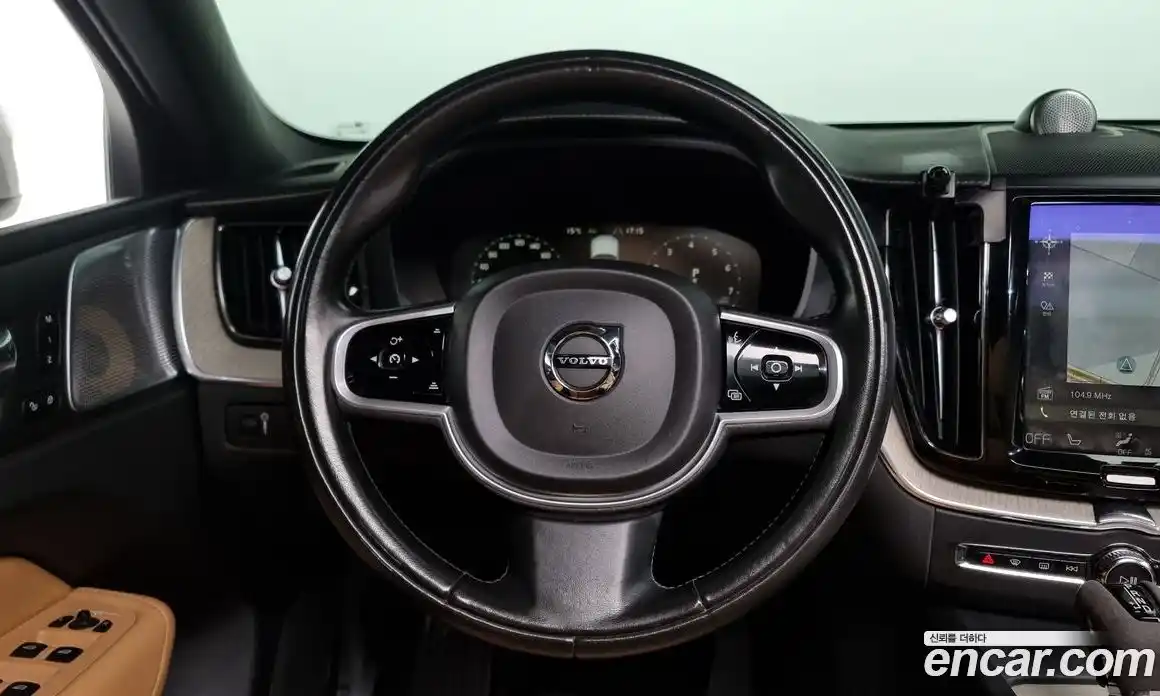 Volvo XC60 2018 2.0 Автомат в Москве № 230621, фото 13