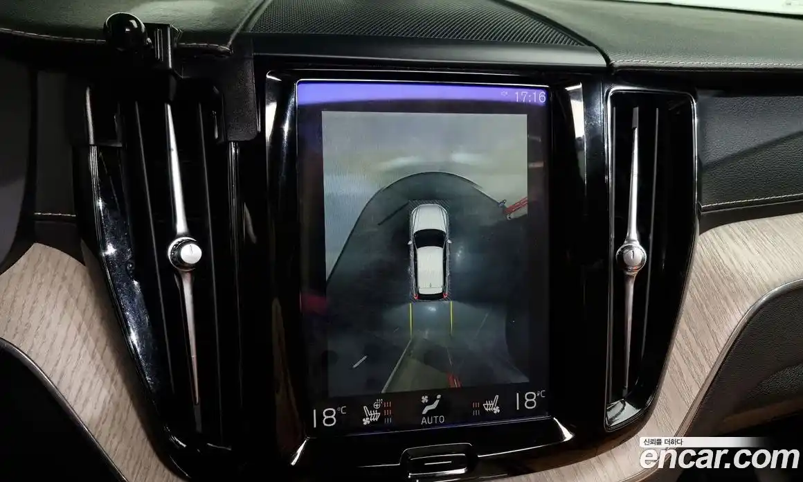 Volvo XC60 2018 2.0 Автомат в Москве № 230621, фото 15