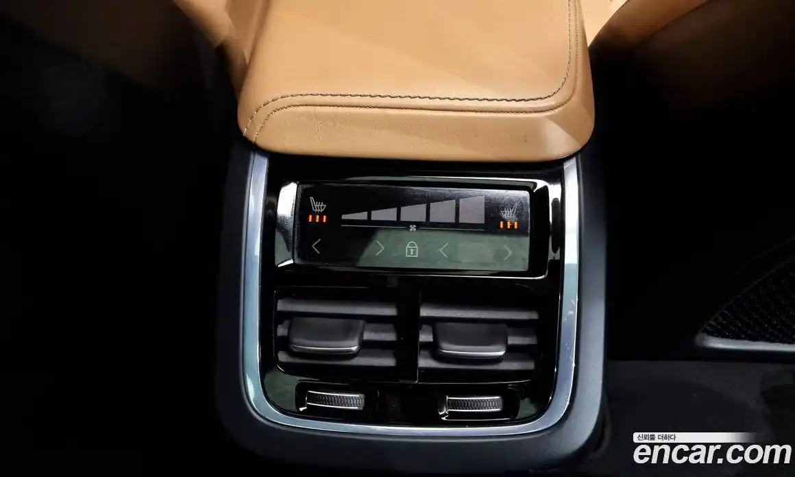 Volvo XC60 2018 2.0 Автомат в Москве № 230621, фото 17