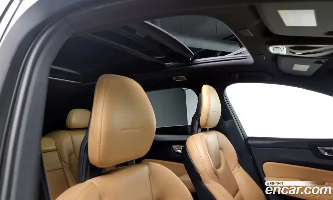 Volvo XC60 2018 2.0 Автомат в Москве № 230621, фото 18