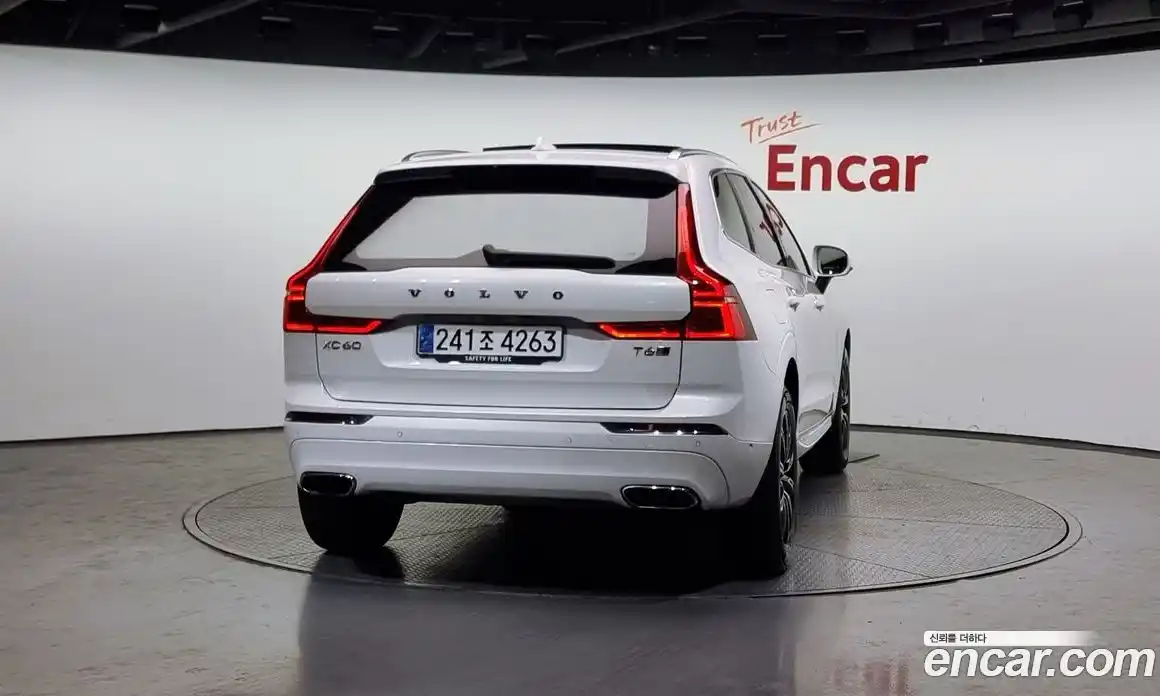 Volvo XC60 2018 2.0 Автомат в Москве № 230621, фото 4