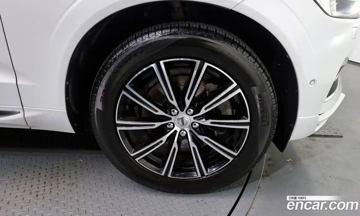 Volvo XC60 2018 2.0 Автомат в Москве № 230621, фото 5