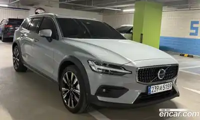 Volvo V60 2025 2.0 Автомат в Москве № 230863, миниатюра 2