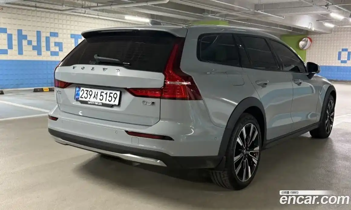 Volvo V60 2025 2.0 Автомат в Москве № 230863, фото 3