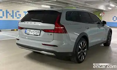 Volvo V60 2025 2.0 Автомат в Москве № 230863, миниатюра 3