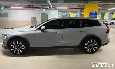 Volvo V60 2025 2.0 Автомат в Москве № 230863, миниатюра 9