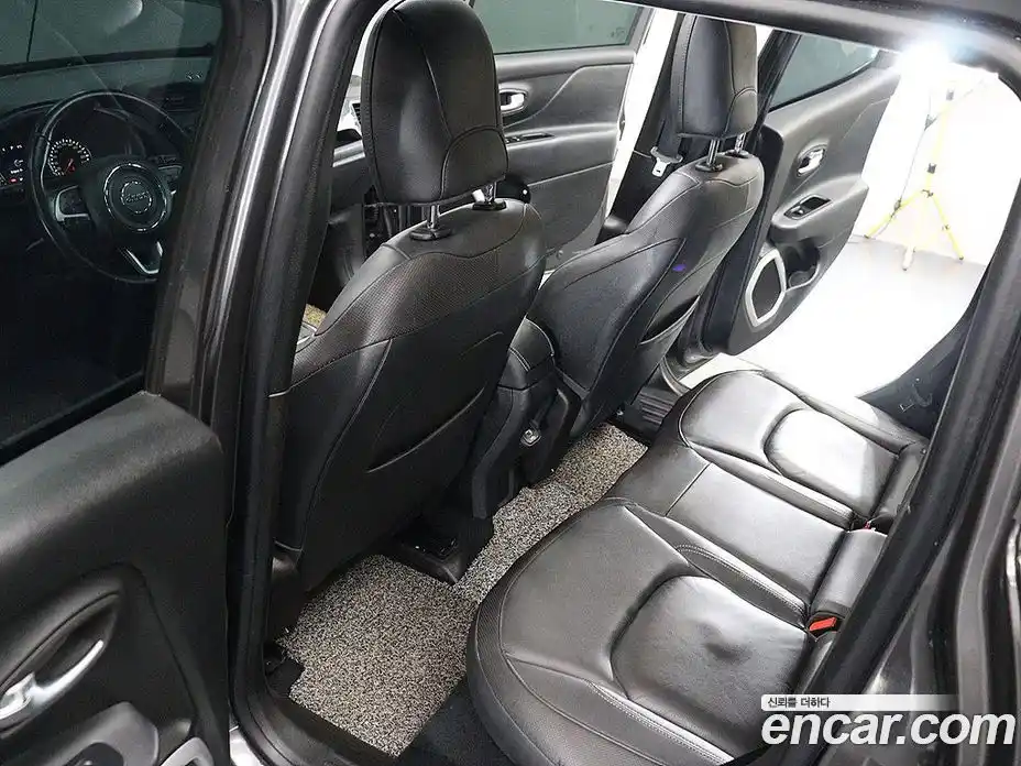 Jeep Renegade 2018 2.4 Автомат в Москве № 232619, фото 11