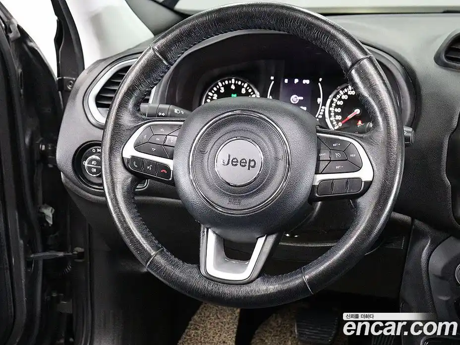 Jeep Renegade 2018 2.4 Автомат в Москве № 232619, фото 15