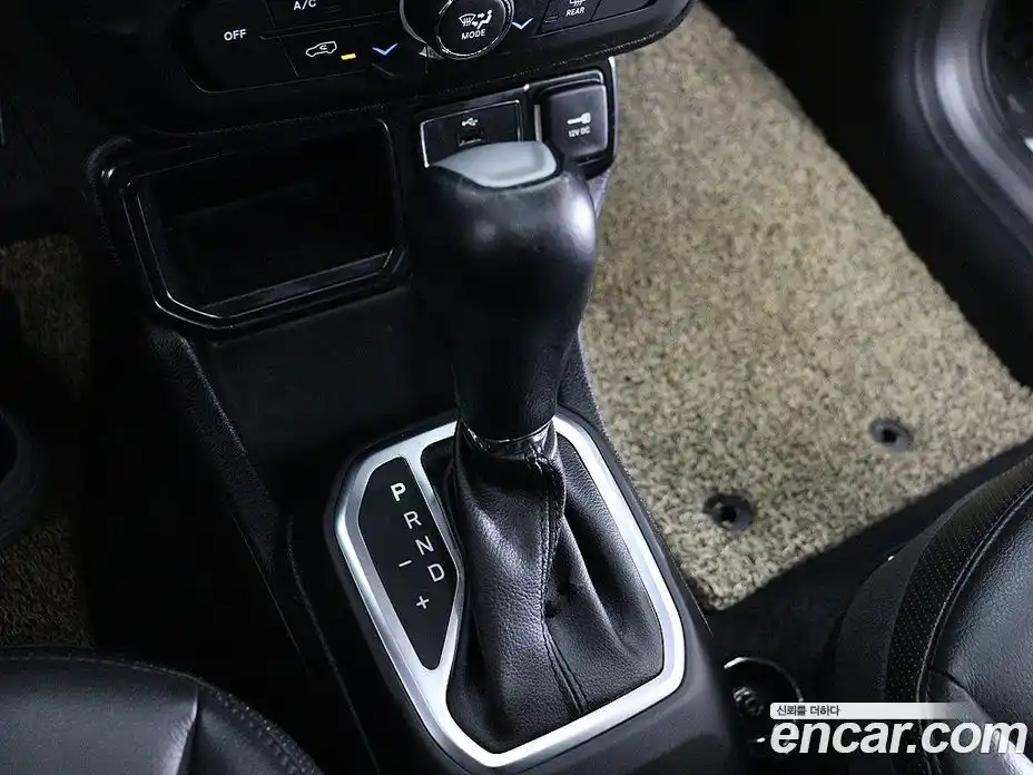 Jeep Renegade 2018 2.4 Автомат в Москве № 232619, фото 9