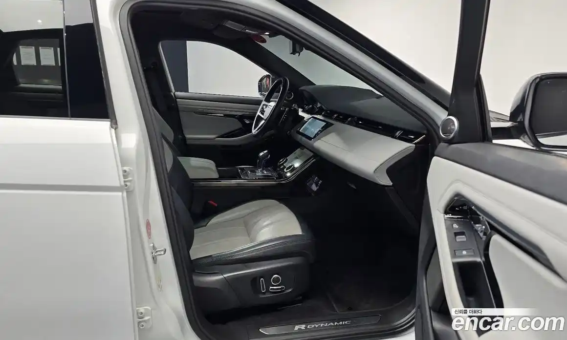 Land Rover Range-Rover Evoque 2021 2.0 Автомат в Москве № 298355, фото 11