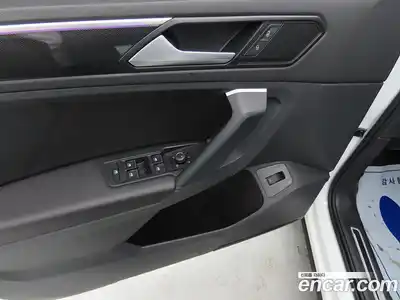 Volkswagen Tiguan 2022 2.0 Автомат в Москве № 357706, миниатюра 12