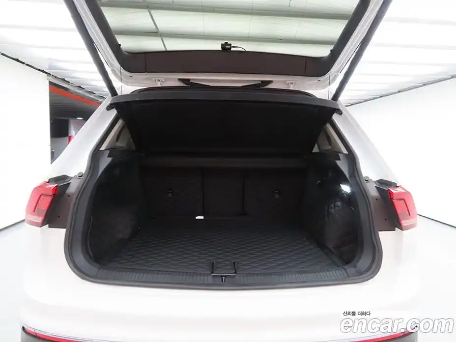 Volkswagen Tiguan 2022 2.0 Автомат в Москве № 357706, фото 18