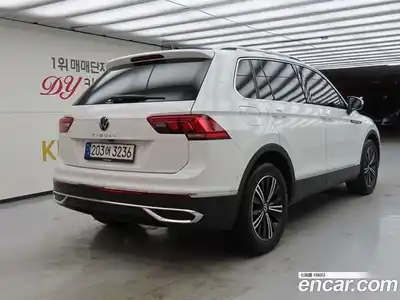 Volkswagen Tiguan 2022 2.0 Автомат в Москве № 357706, миниатюра 4