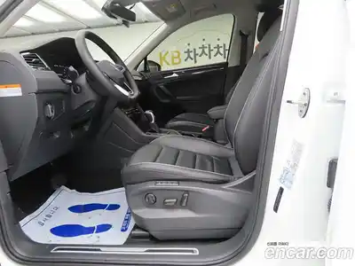 Volkswagen Tiguan 2022 2.0 Автомат в Москве № 357706, миниатюра 5