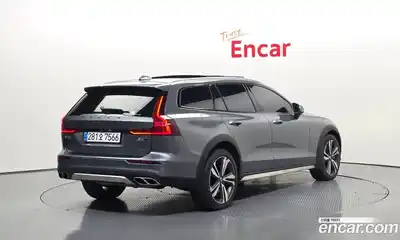Volvo V60 2021 2.0 Автомат в Москве № 392078, миниатюра 2