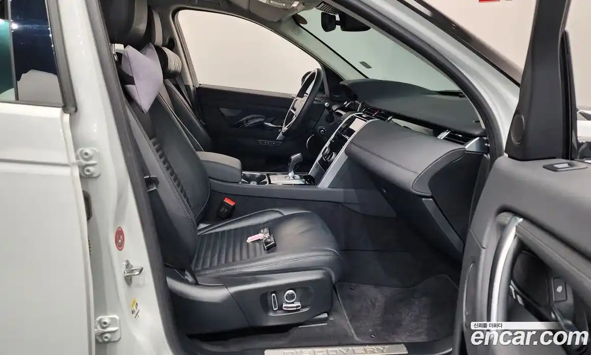 Land Rover Discovery Sport 2023 2.0 Автомат в Москве № 431268, фото 11