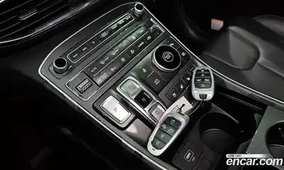 Hyundai Santa Fe 2023 1.6 Автомат в Москве № 109221, миниатюра 9