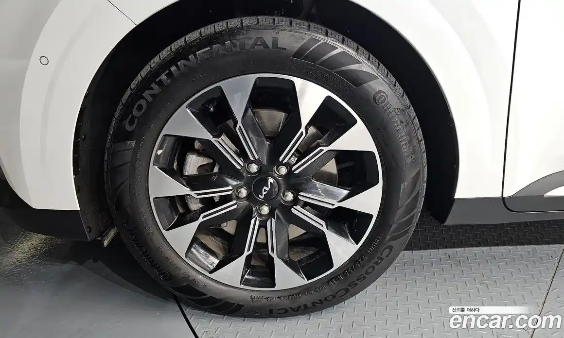 Kia Canival 2023 3.5 Автомат в Москве № 120789, фото 5