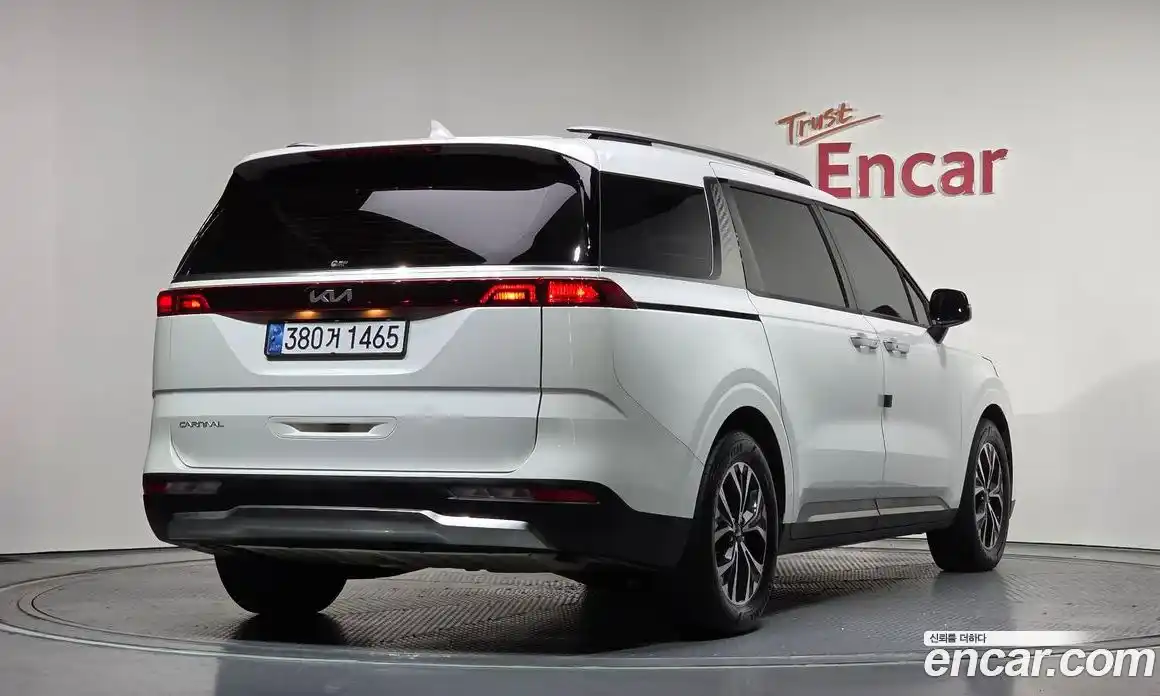 Kia Canival 2023 3.5 Автомат в Москве № 121221, фото 5