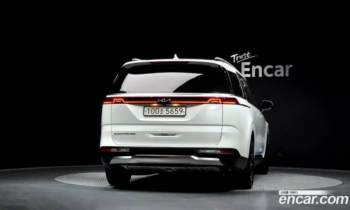 Kia Canival 2023 3.5 Автомат в Москве № 124432, фото 4