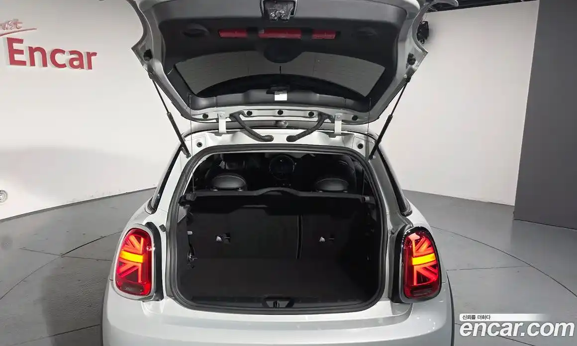 Mini Cooper 2022 1.5 Автомат в Москве № 141405, фото 16