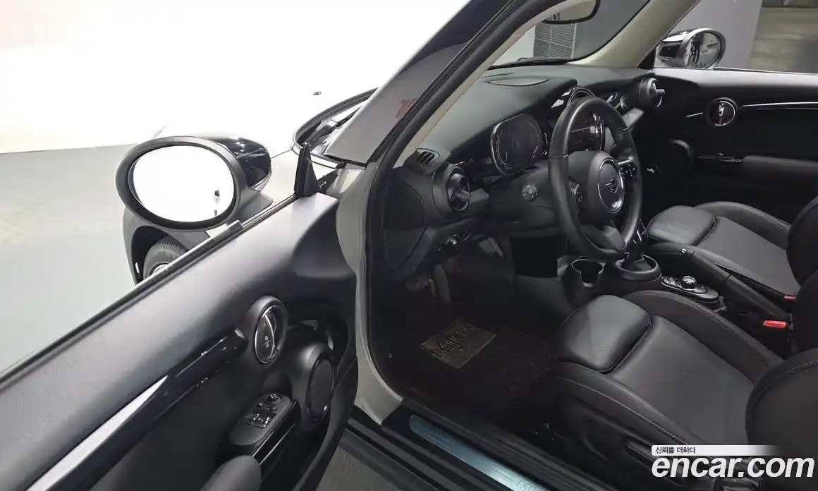 Mini Cooper 2022 1.5 Автомат в Москве № 141405, фото 19