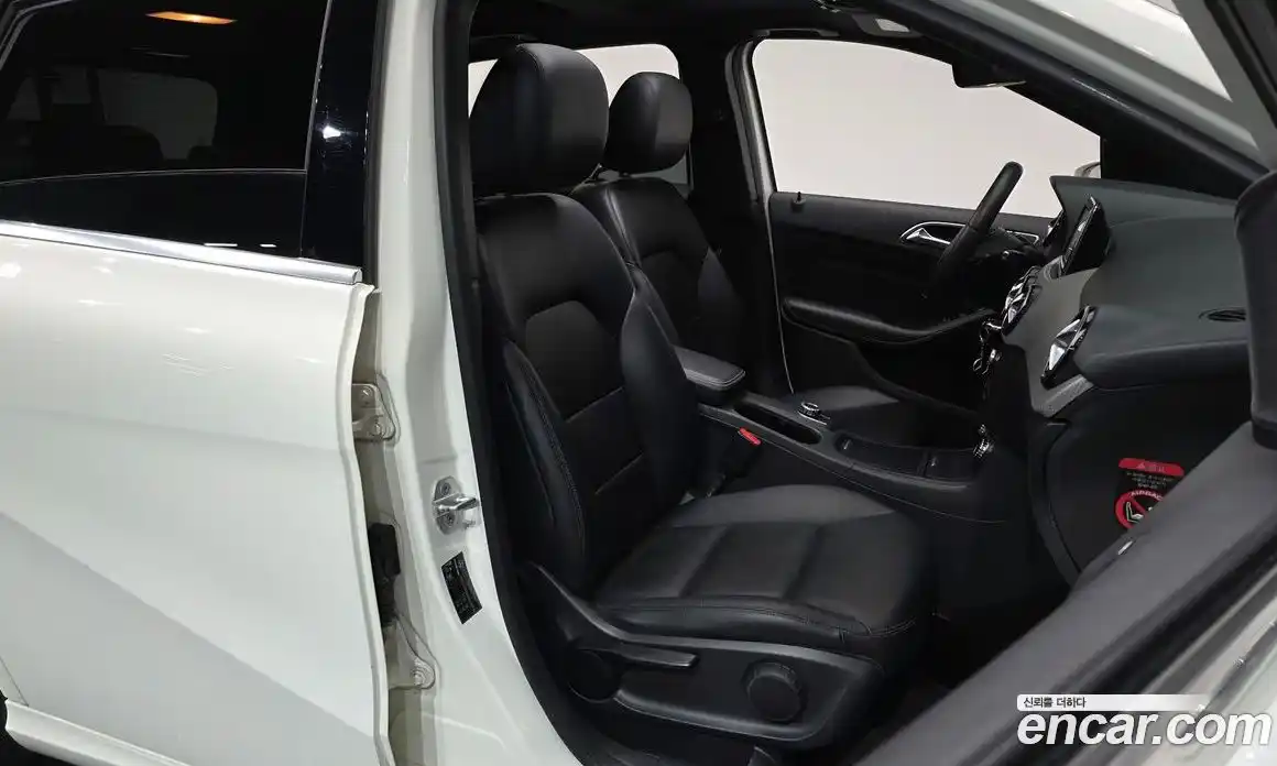 Mercedes-Benz B-Class 2013 1.8 Автомат в Москве № 160934, фото 9